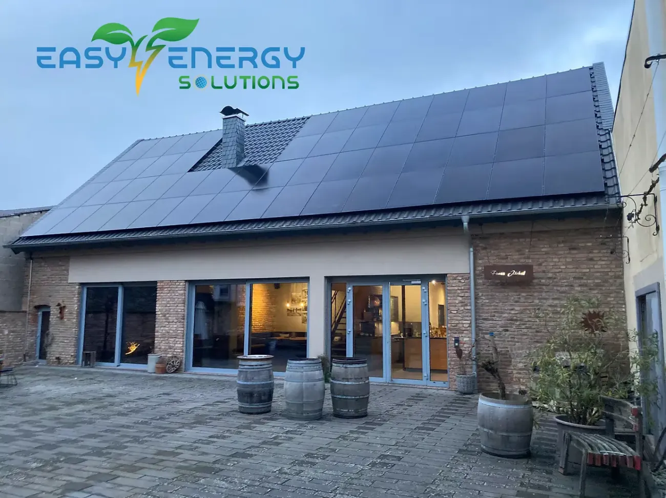 24,84 kWp Photovoltaikanlage mit AIKO Full-Black-Modulen auf der Vinothek des Weinguts Jäckel in Wallhausen